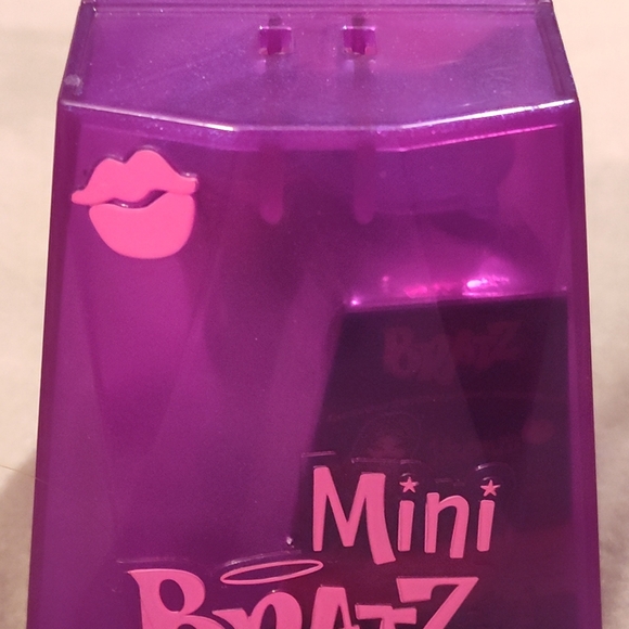 NEW! Mini Bratz Dolls (Set Of 2) - Picture 8 of 9